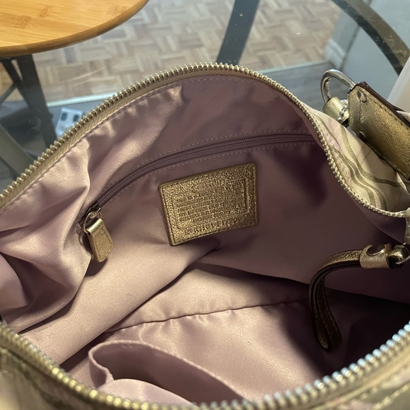 Coach purse - Picture 4 of 4